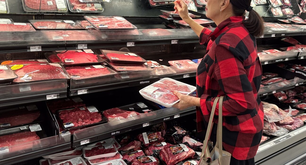 „Vești grozave” pentru americani: Carnea de vită și alte produse se vor ieftini la un retailer „cu adevărat patriotic”, susține Trump