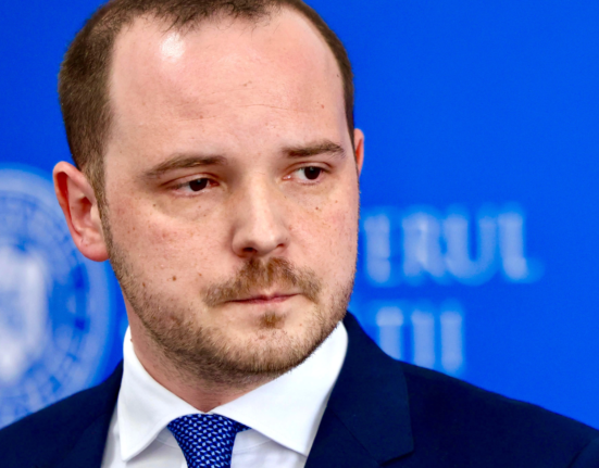 Alexandru Rogobete: „Știu că vor veni înjurături, etichete și atacuri”. Ce acuzații lansează fostul ministru