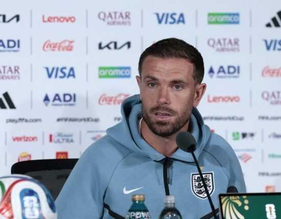 Englezul Jordan Henderson s-a accidentat grav în timp ce sărbătorea cu fanii