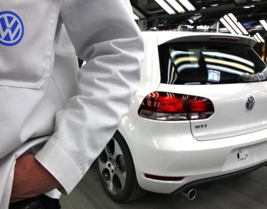 Criza la Volkswagen: Nemții taie jumătate din modele și reduc masiv producția / Ce urmează pentru angajați