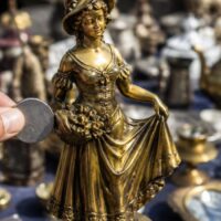 Am plătit 160 de lei pe un bol „din alamă" care, de fapt, era fals. Iată cum să nu pățești la fel