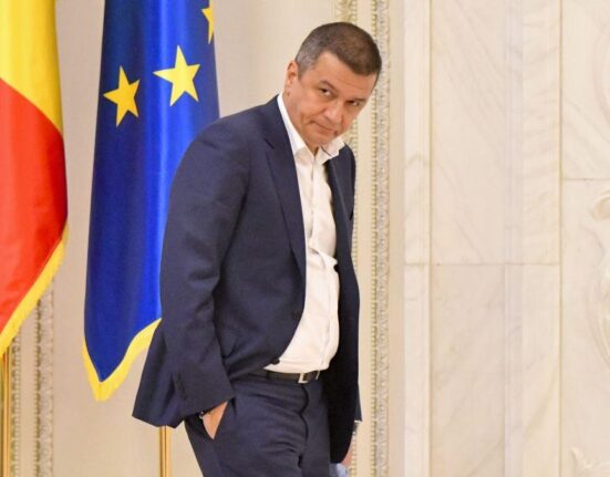 Grindeanu se bate cu pesta haștagilor: „Au dat afară liberali vechi ca să aducă șoșocari"