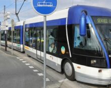 Eșec de proporții al transportului public francez: tramvaiul cu anvelope a adus, în loc de succes, doar explozii, motoare căzute și deraieri frecvente