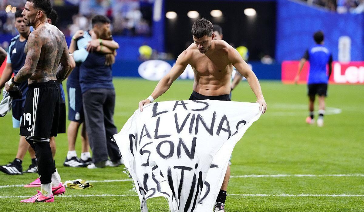 Argentina riscă sancțiuni din cauza bannerului afișat de jucătorii ei după meci!