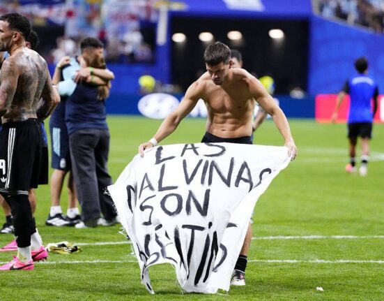 Argentina riscă sancțiuni din cauza bannerului afișat de jucătorii ei după meci!