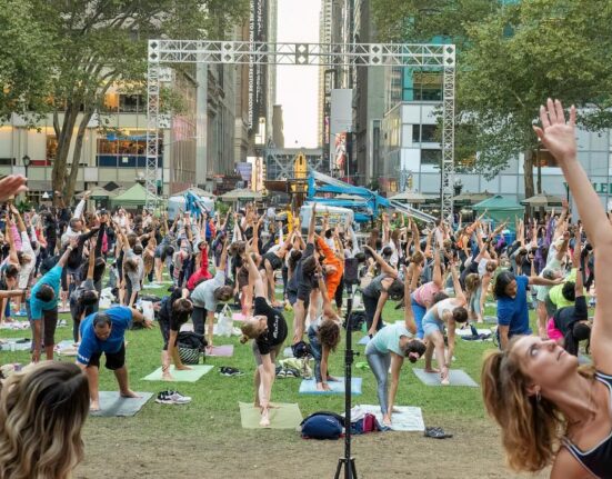 Yoga chiar face bine tuturor? 