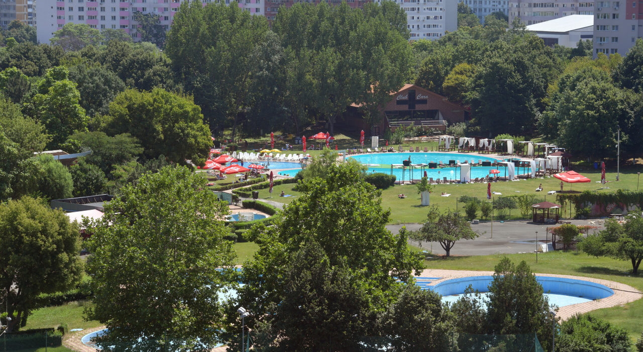 Ce se întâmplă cu fostul Ștrand Titan: oamenii cer un parc public, dar consilierii și Primăria Sector 3 au alte planuri