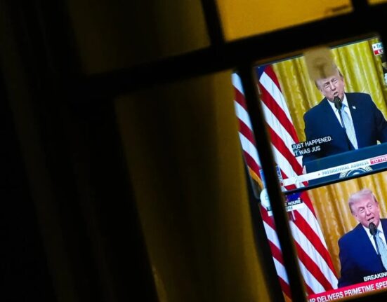 VIDEO Donald Trump, în război cu marile televiziuni din SUA: Au refuzat să-i transmită discursul, iar președintele solicită să-și piardă licența de transmisie