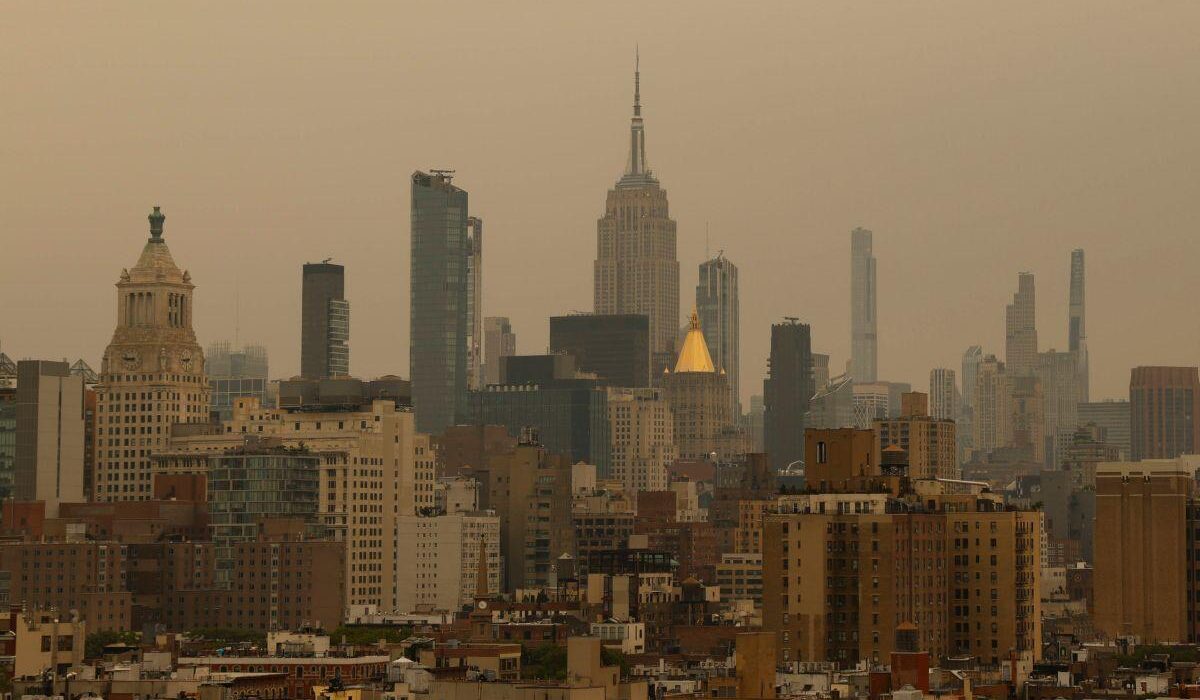 Americanii în alertă cu câteva zile înaintea finalei Cupei Mondiale » Un fum gros afectează New York-ul!