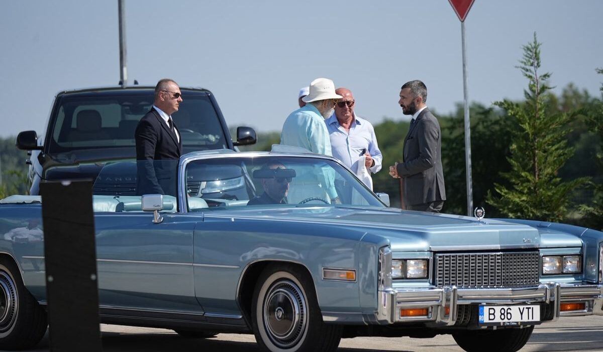 FOTO Ion Țiriac a făcut senzație la inaugurarea Sălii „Nadia Comăneci”: a venit cu un Cadillac din anul 10-lui perfect! Cât valorează mașina