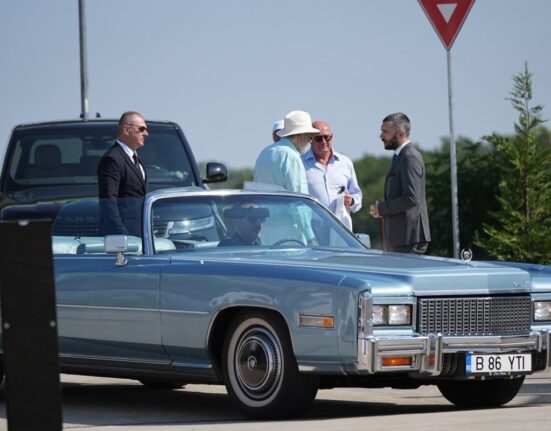 FOTO Ion Țiriac a făcut senzație la inaugurarea Sălii „Nadia Comăneci”: a venit cu un Cadillac din anul 10-lui perfect! Cât valorează mașina