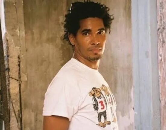 După 5 ani de închisoare, artistul disident Luis Manuel Otero Alcantara a părăsit Cuba şi a ajuns la Miami