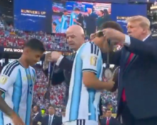 SINGURUL fotbalist care nu dă mâna cu Donald Trump la ceremonia de premiere