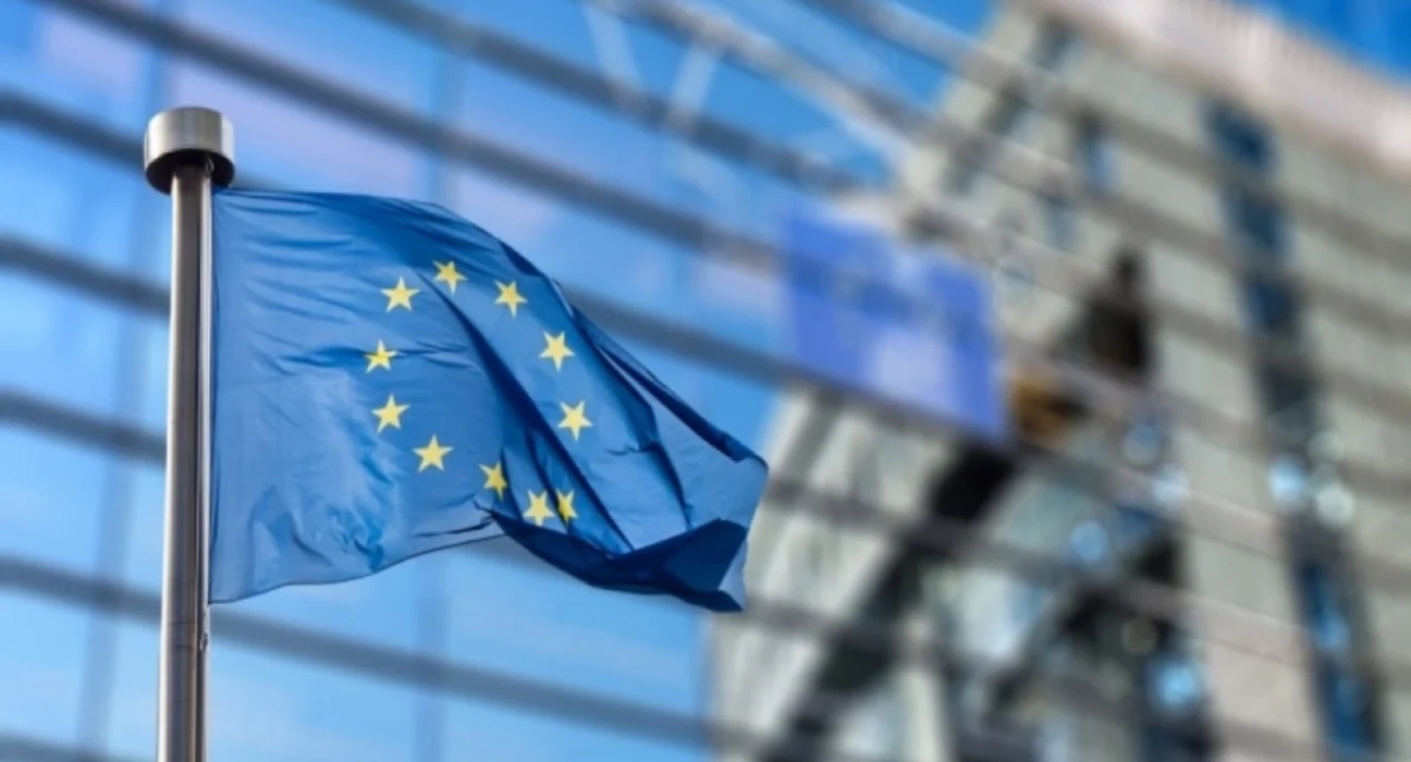 Comisia Europeană recomandă suspendarea amenzilor timp de trei ani. Ce se schimbă pentru importatorii de petrol, gaze și cărbune