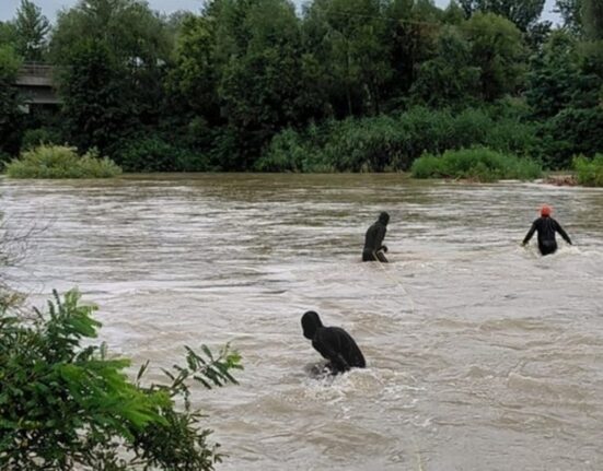 Doi tineri dispăruți în râul Argeș au fost găsiți morți după trei zile de căutări