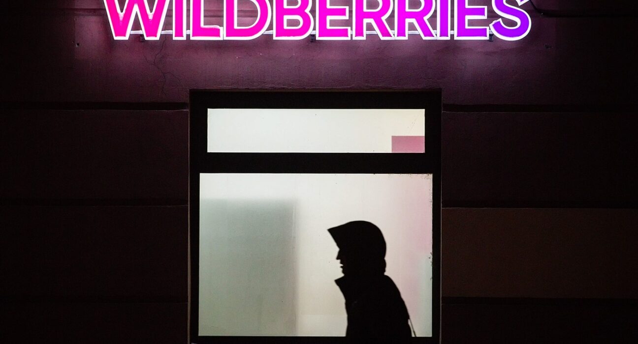VIDEO Momentul în care un depozit al gigantului Wildberries este lovit de drone ucrainene la Sankt Petersburg