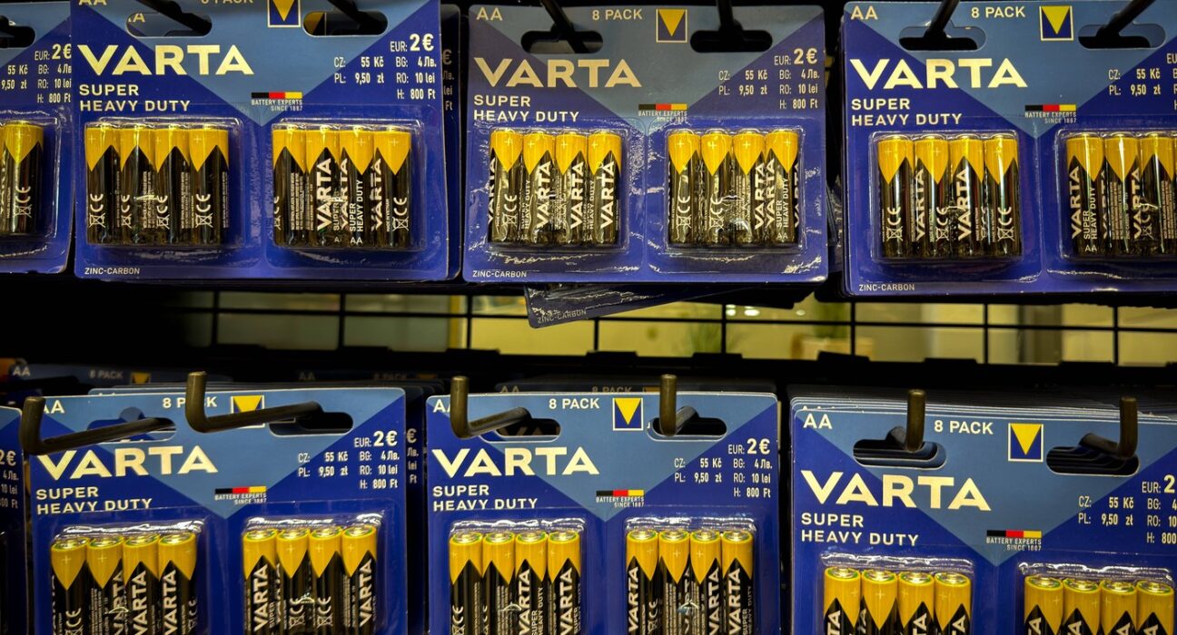 Varta își cere insolvența după ce Apple, principalul său client, a decis să-și procure din China bateriile